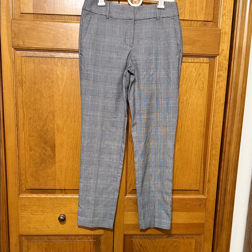 LOFT Curvy Slim Gray Plaid Women's Pants. Size 00